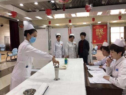 讲学习、练操作、比技能” —— 蜜桃视频
举办护理技能竞赛