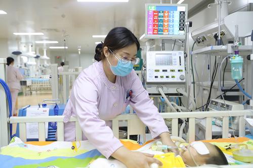 从死神手里将服百草枯女孩抢回，一年后女孩来蜜桃视频
重症监护科致谢