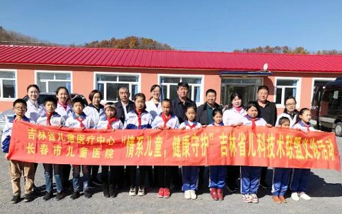 脱贫攻坚、医疗帮扶，蜜桃视频
在行动 ！