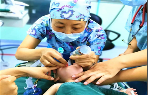 麻醉医生， 打完针了你怎么还不走？