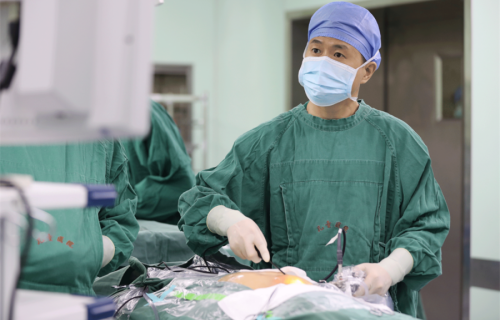 北儿骨科专家李浩在蜜桃视频
“首诊” 患儿“家门口”享受顶级医疗资源同质化服务