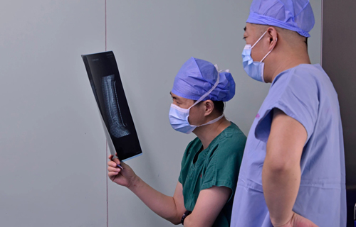 又一例！罕见病——先天性胫骨假关节手术在蜜桃视频
完成