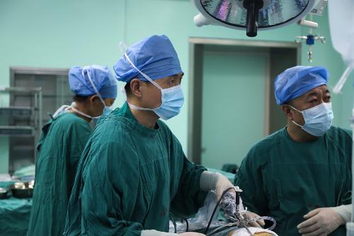 喜讯频传！蜜桃视频
一日内完成三例斜颈腔镜下微创手术