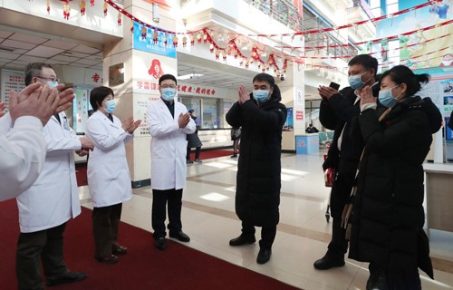 市卫健委领导深入我院督导安全生产工作并慰问值班人员