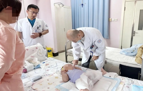 蜜桃视频
紧急开辟绿色通道，成功救治深度烫伤男婴