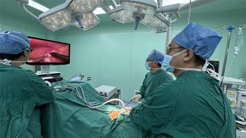 北京儿童医院集团医院·蜜桃视频
首例3D腹腔镜手术，填补吉林省空白！