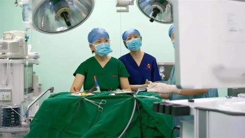 锦旗+1，患儿家长这样感谢杨小健副院长