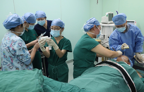 为了治好这个孩子，7个科室联动上阵