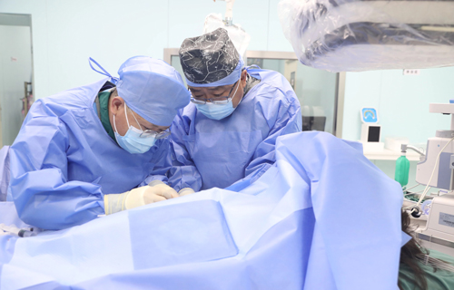 精准介入断瘤根，DSA技术开启患儿微笑新生