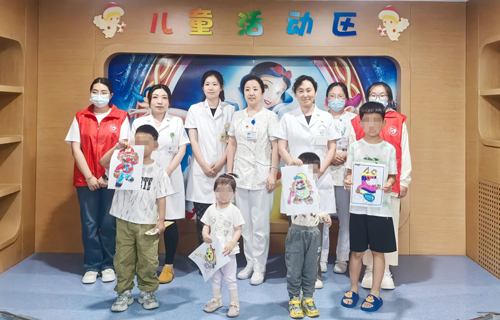 公益 | 暖心画笔进病房，社工陪伴护童心